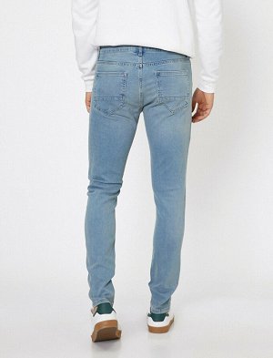 джинсы Материал: %98  Хлопок, %2  эластан Параметры модели: рост: 188 cm, грудь: 99, талия: 75, бедра: 95 Надет размер: 27/32