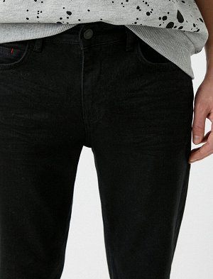 джинсы Материал: Параметры модели: рост: 187 cm, грудь: 90, талия: 71, бедра: 0 Надет размер: 32/34