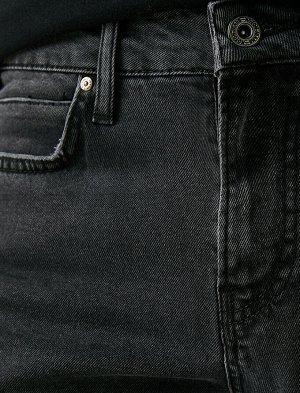 джинсы Материал: %98  Хлопок, %2  эластан Параметры модели: рост: 188 cm, грудь: 95, талия: 74, бедра: 0 Надет размер: 32/34