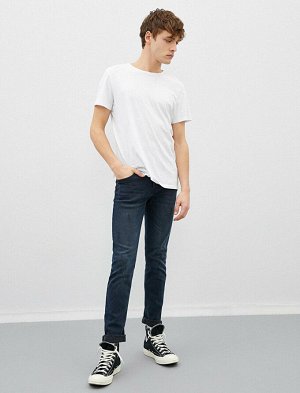 джинсы Материал: Параметры модели: рост: 187 cm, грудь: 88, талия: 73, бедра: 91 Надет размер: 32/34