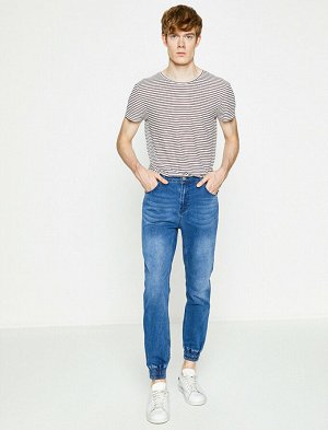 джинсы Материал: %1  эластан, %18 Полиэстер, %81  Хлопок Параметры модели: рост: 189 cm, грудь: 100, талия: 81, бедра: 97