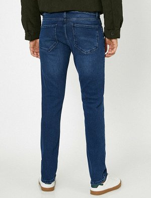 джинсы Материал: %99  Хлопок, %1  эластан Параметры модели: рост: 189 cm, грудь: 99, талия: 75, бедра: 99 Надет размер: 32/34