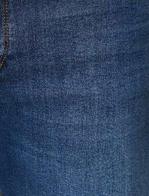 джинсы Материал: %99  Хлопок, %1  эластан Параметры модели: рост: 187 cm, грудь: 99, талия: 75, бедра: 94 Надет размер: 27/32