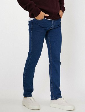 джинсы Материал: %77  Хлопок, %21 Полиэстер, %2  эластан Параметры модели: рост: 188 cm, грудь: 99, талия: 75, бедра: 95 Надет размер: 27/32