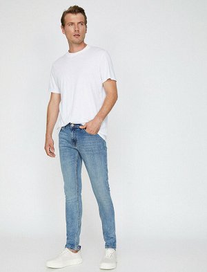 джинсы Материал: %98.5  Хлопок, %1.5  эластан Параметры модели: рост: 187 cm, грудь: 100, талия: 84, бедра: 95 Надет размер: 32/34
