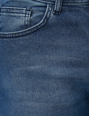 джинсы Материал: %98.5  Хлопок, %1.5  эластан Параметры модели: рост: 188 cm, грудь: 99, талия: 75, бедра: 95 Надет размер: 27/32