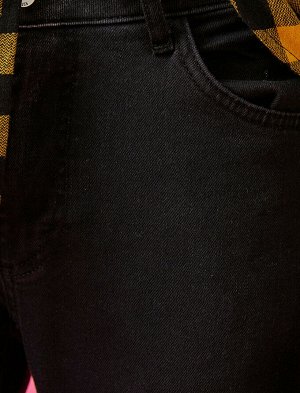 джинсы Материал: %98  Хлопок, %2  эластан Параметры модели: рост: 188 cm, грудь: 95, талия: 74, бедра: 0 Надет размер: 32/34