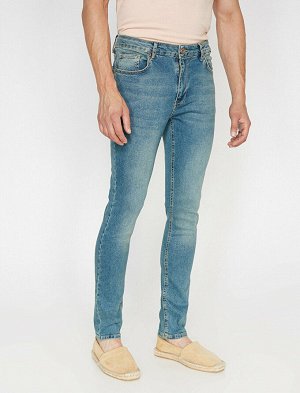 джинсы Материал: %99  Хлопок, %1  эластан Параметры модели: рост: 187 cm, грудь: 97, талия: 80, бедра: 93 Надет размер: 32/34