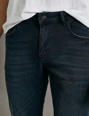 джинсы Материал: Параметры модели: рост: 188 cm, грудь: 94, талия: 77, бедра: 0 Надет размер: 32/34