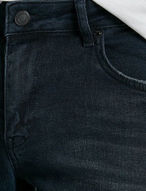 джинсы Материал: Параметры модели: рост: 188 cm, грудь: 94, талия: 77, бедра: 0 Надет размер: 32/34