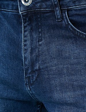 джинсы Материал: %99  Хлопок, %1  эластан Параметры модели: рост: 188 cm, грудь: 98, талия: 75, бедра: 95 Надет размер: 32/34