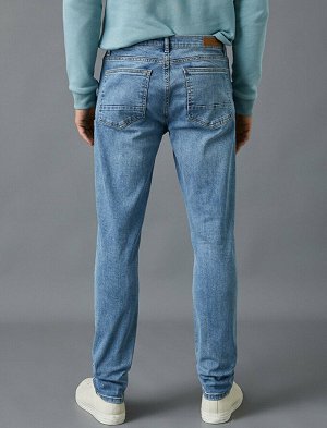 джинсы Материал: %98  Хлопок, %2  эластан Параметры модели: рост: 189 cm, грудь: 99, талия: 75, бедра: 99 Надет размер: 32/34
