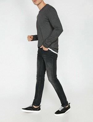 джинсы Материал: 98%  Хлопок, 2%  эластан Параметры модели: рост: 188 cm, грудь: 99, талия: 75, бедра: 95 Надет размер: 27/32