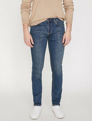 джинсы Материал: %98  Хлопок, %2 Lycra Параметры модели: рост: 188 cm, грудь: 99, талия: 75, бедра: 95