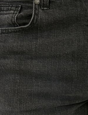 джинсы Материал: %98  Хлопок, %2  эластан Параметры модели: рост: 187 cm, грудь: 99, талия: 75, бедра: 94 Надет размер: 27/32