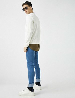 джинсы Материал: %99  Хлопок, %1  эластан Параметры модели: рост: 188 cm, грудь: 99, талия: 75, бедра: 95 Надет размер: 32/34