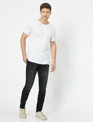 джинсы Материал: %98  Хлопок, %2  эластан Параметры модели: рост: 189 cm, грудь: 98, талия: 75, бедра: 95 Надет размер: 32/34