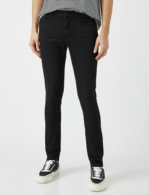 джинсы Материал: %97  Хлопок, %3  эластан Параметры модели: рост: 189 cm, грудь: 99, талия: 75, бедра: 99 Надет размер: 32/34