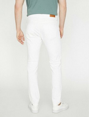 джинсы Материал: %98.5  Хлопок, %1.5  эластан Параметры модели: рост: 190 cm, грудь: 80, талия: 98, бедра: 98