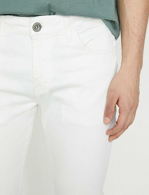 джинсы Материал: %98.5  Хлопок, %1.5  эластан Параметры модели: рост: 190 cm, грудь: 80, талия: 98, бедра: 98