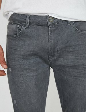 джинсы Материал: %99  Хлопок, %1  эластан Параметры модели: рост: 190 cm, грудь: 75, талия: 45, бедра: 70 Надет размер: 32/34