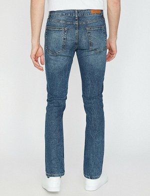 джинсы Материал: %98  Хлопок, %2  эластан Параметры модели: рост: 187 cm, грудь: 98, талия: 74, бедра: 94 Надет размер: 27/32