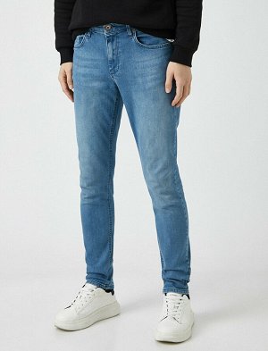 джинсы Материал: %99  Хлопок, %1  эластан Параметры модели: рост: 188 cm, грудь: 98, талия: 75, бедра: 95 Надет размер: 32/34