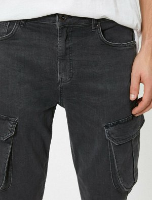 джинсы Материал: %98.8  Хлопок, %1.2  эластан Параметры модели: рост: 188 cm, грудь: 99, талия: 75, бедра: 95 Надет размер: 32/34