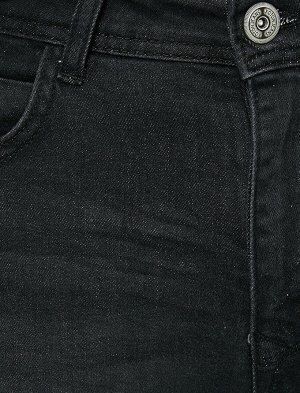 джинсы Материал: %97  Хлопок, %3  эластан Параметры модели: рост: 188 cm, грудь: 99, талия: 75, бедра: 95 Надет размер: 27/32