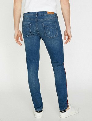 джинсы Материал: %99  Хлопок, %1  эластан Параметры модели: рост: 187 cm, грудь: 98, талия: 74, бедра: 94 Надет размер: 27/32