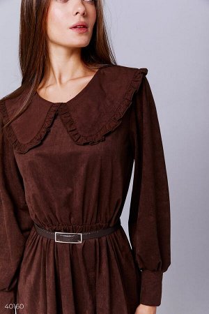 Шоколадное замшевое платье с воротником
