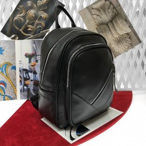 Классический рюкзак Federica из прочной эко-кожи с кисточкой чёрного цвета.