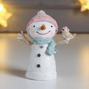 Сувенир полистоун "Снеговичок в вязаной розовой шапке, с птичкой" 8,5х5х7,5 см