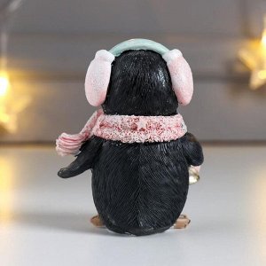 Сувенир полистоун "Пингвинёнок Рико в наушниках и шарфе, с фонариком" розовый 8х4,5х6,5 см