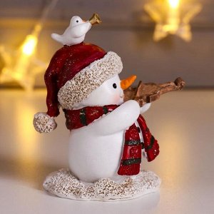 Сувенир полистоун "Снеговичок в красном колпаке, со скрипкой, с птичкой" 9х5х8,5 см