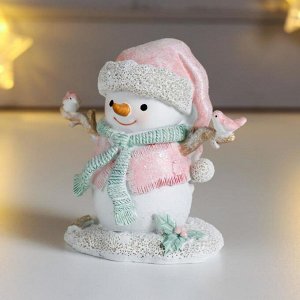 Сувенир полистоун "Снеговичок в розовом колпаке и жилете, с птичками" 8х5х8 см