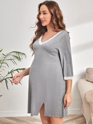 Для беременных Ночная рубашка с кружевной отделкой с разрезом