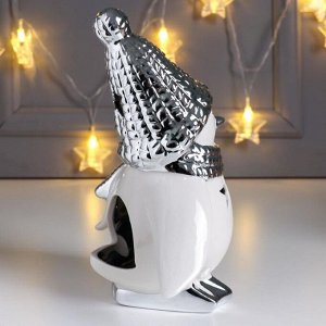 Сувенир керамика подсвечник "Пингвин в шапке и шарфике" серебро 19х11х14 см