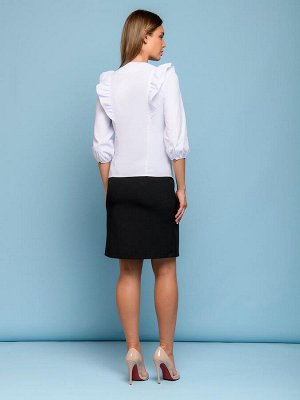 Блуза белая с рукавами 3/4 и воланами на плечах