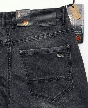 Джинсы RUB 8757
Классические пятикарманные джинсы прямого кроя с застежкой на молнию и пуговицу. Изготовлены из качественной джинсовой ткани, правильные лекала - комфортная посадка на фигуре. 
Состав: