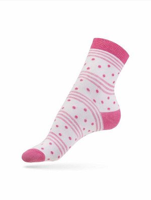 Носки Состав: хлопок 76%, полиэстер 22%, эластан 2%
Цвет: Белый-розовый
Год: 2021
Страна: Беларусь
Классические женские носки из хлопка, с рисунками.