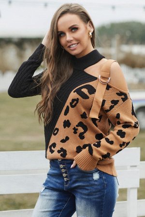 Черный вязаный свитер с открытым плечом и леопардовым принтом