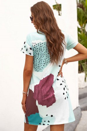 Бирюзовое платье-футболка с разноцветными вставками и леопардовым принтом