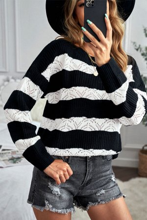 Черно-белый полосатый вязаный свитер с перфорацией