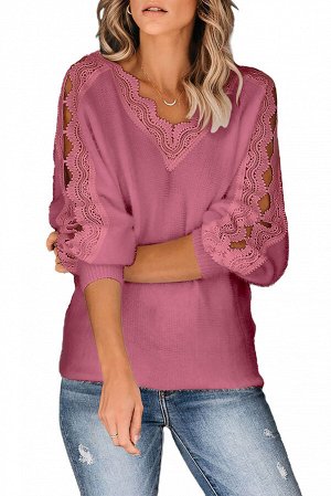 Розовый вязаный пуловер-свитер с кружевной отделкой и разрезами на рукавах