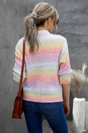Разноцветный свитер крупной вязки градиентной раскраски