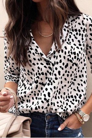 Белая блуза с черным леопардовым принтом