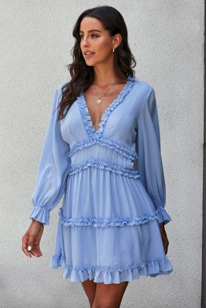 Голубое платье с оборками с открытой спиной и V-образным вырезом