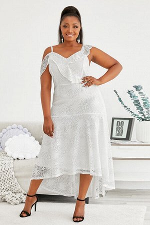 Белое кружевное платье с воланами и асимметричным подолом