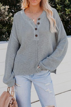 Серый свободный вязаный свитер с вырезом на пуговицах
